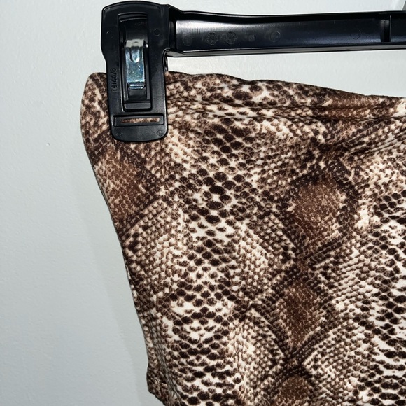 Single strap beige snake skin tank. Size Small. - Picture 2 of 5